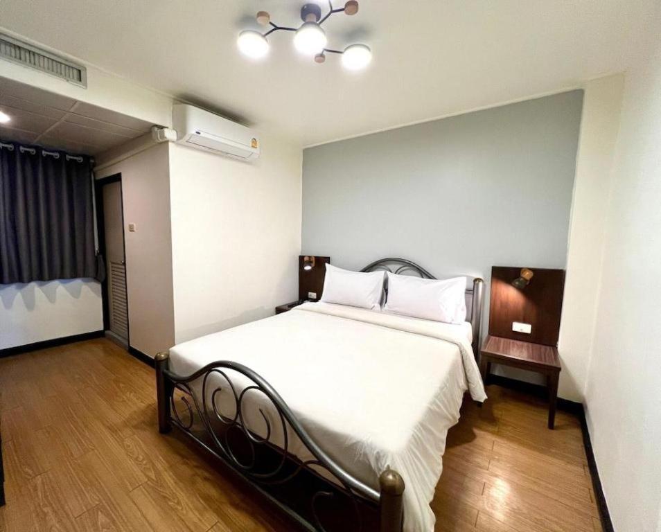 Intown Residence Bangkok Esterno foto
