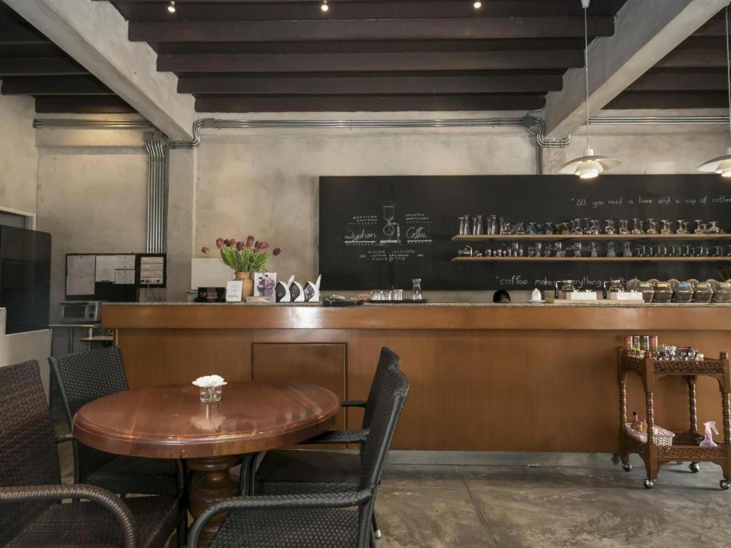 Intown Residence Bangkok Esterno foto